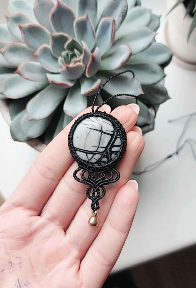 Macrame kaklo papuošalas su Jaspiu