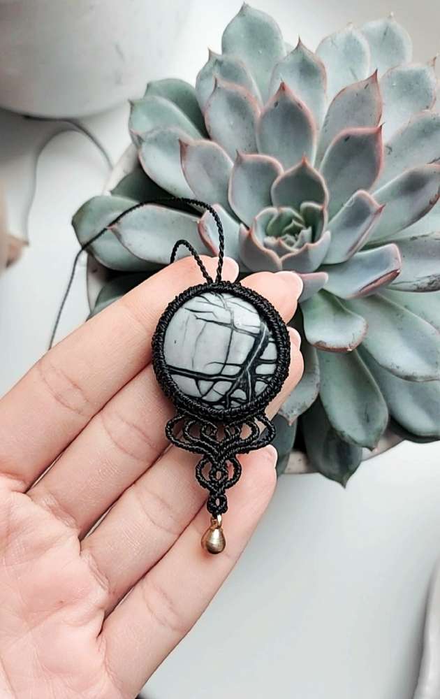 Macrame kaklo papuošalas su Jaspiu