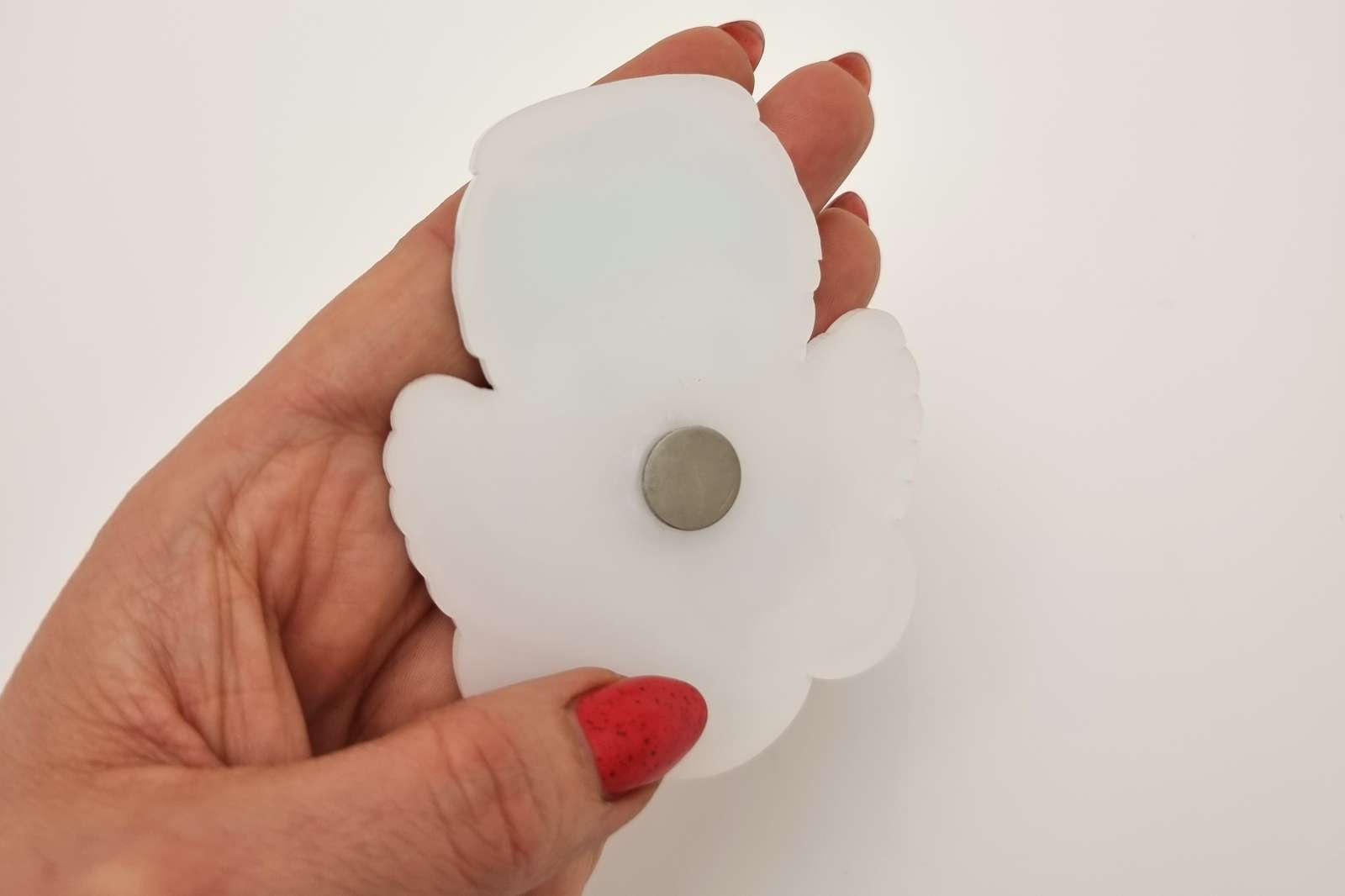 Angeliuko arba angeliukės formos magnetukas krikštynoms – 8 x 6,5 cm