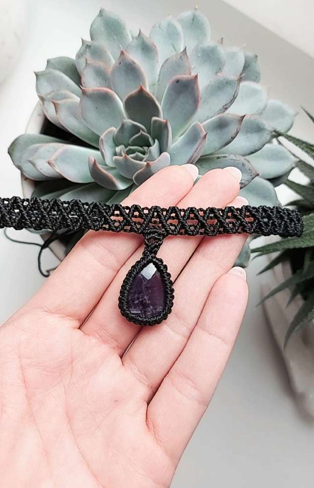 Macrame čokeris su natūraliu Ametisto akmeniu