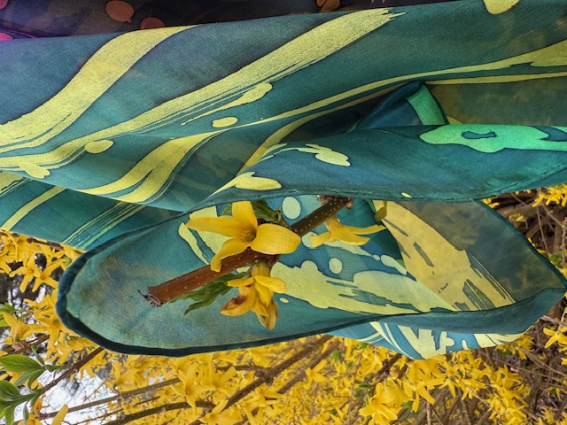 Rankų darbo šilkinė skarelė