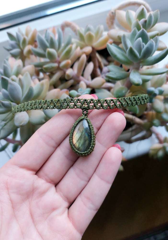 Macrame chiokeris su Labradoritu