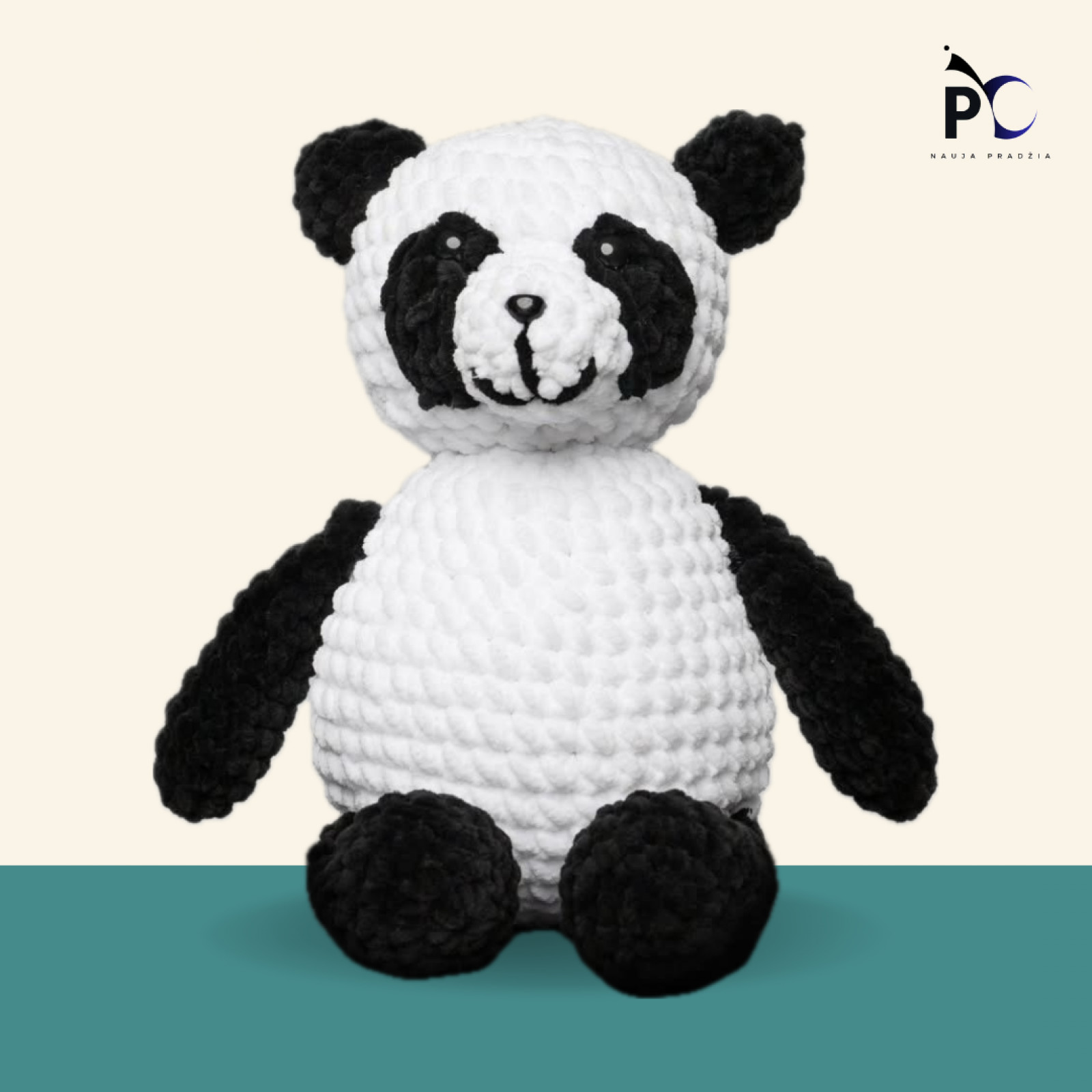 Rankų darbo nertas žaislas „PANDA BAMBUKAS“