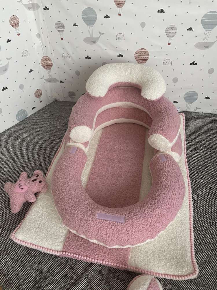 SĖDINUKAS Transformeris su apvaliu kilimėliu ,,Teddy ledinukas baltas,,