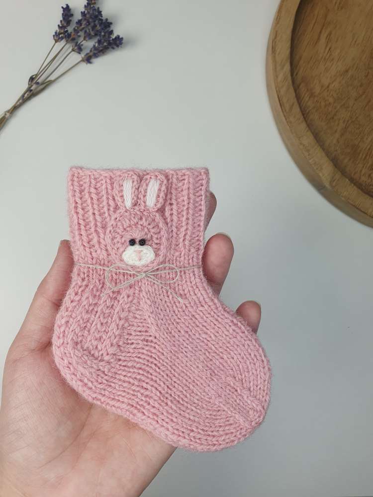 Šiurkščios vilnos kojinytės naujagimiui