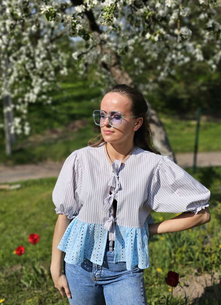 Stilinga išskirtinė ir vienetinė romantiška palaidinė