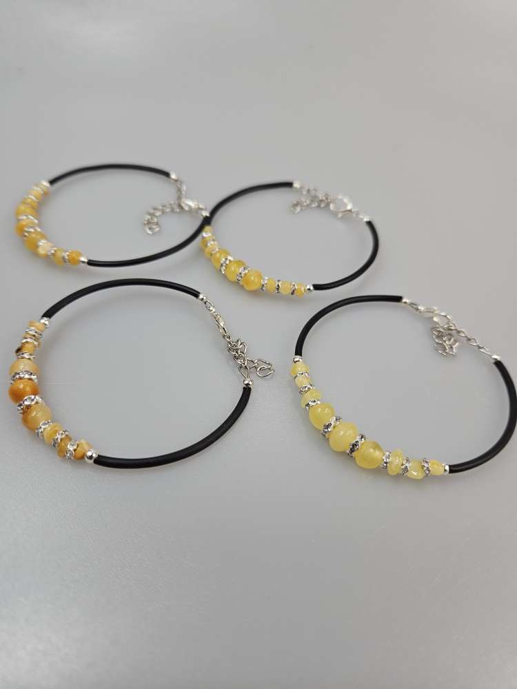 Apyrankė su baltu gintaru kasdienai White amber bracelet