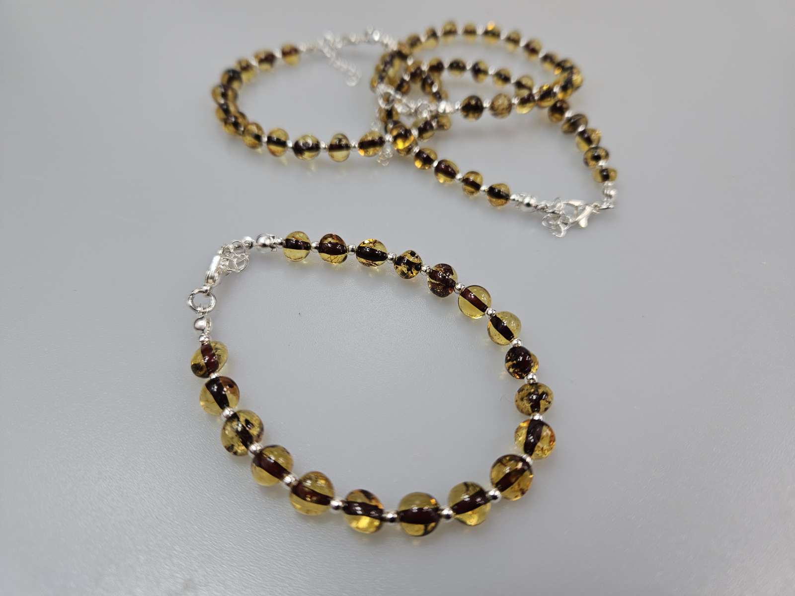 Apyrankė su žaliu gintaru kasdienai Green amber bracelet