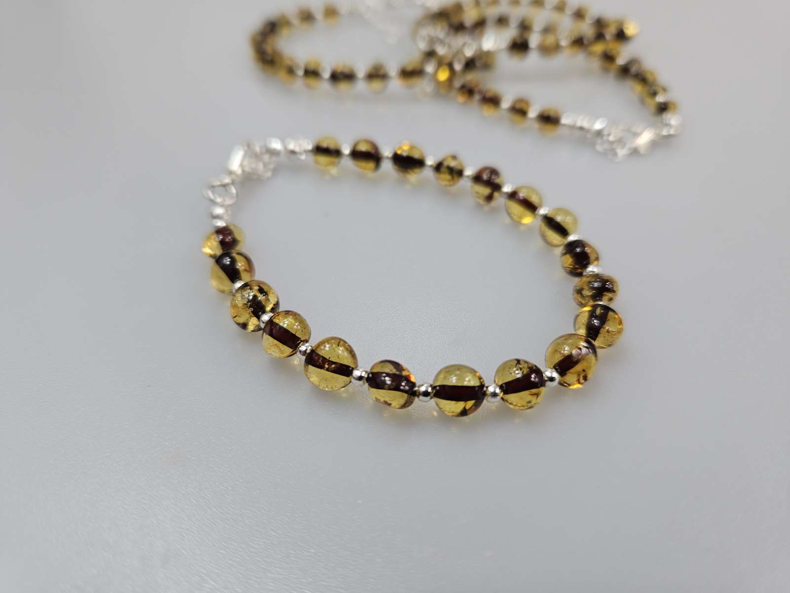 Apyrankė su žaliu gintaru kasdienai Green amber bracelet