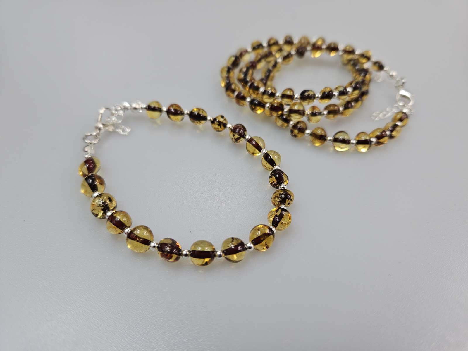 Apyrankė su žaliu gintaru kasdienai Green amber bracelet