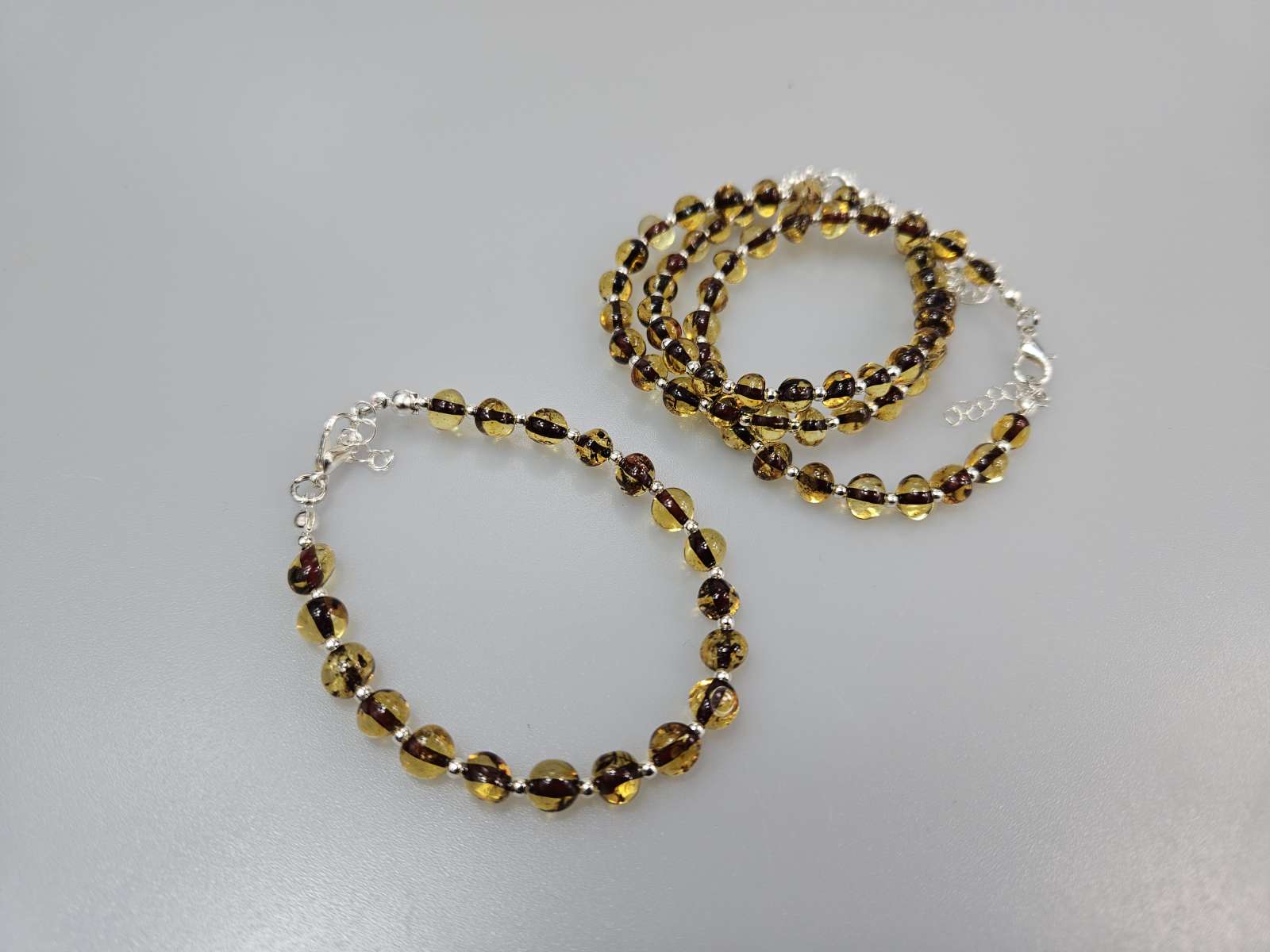Apyrankė su žaliu gintaru kasdienai Green amber bracelet