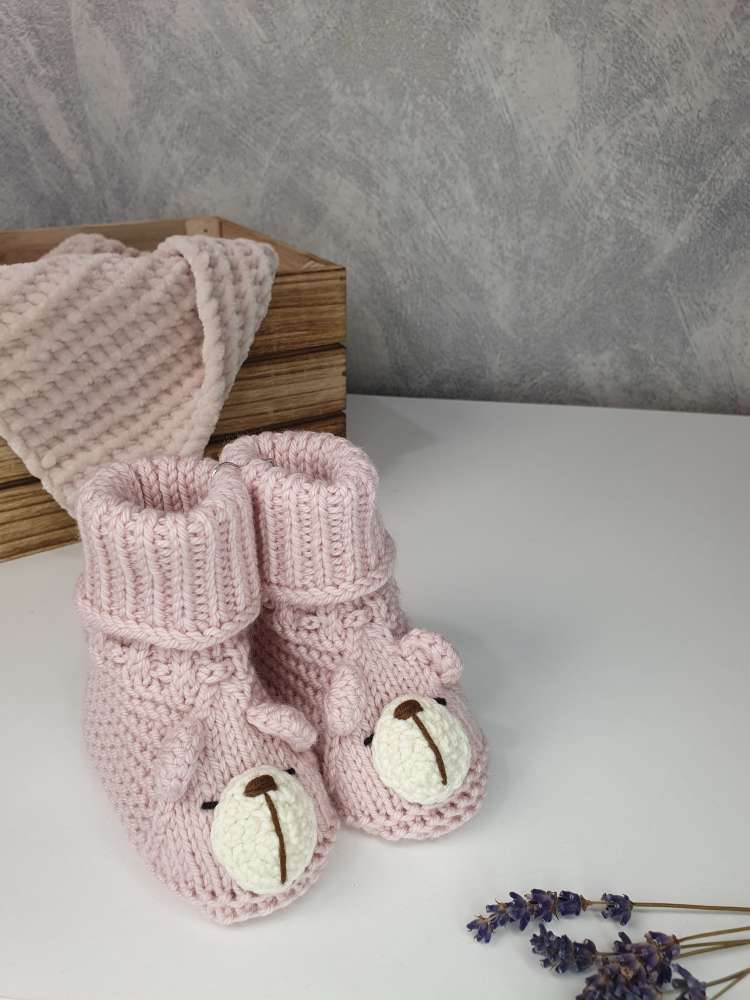 Merino vilnos tapukai naujagimiui įvairių spalvų
