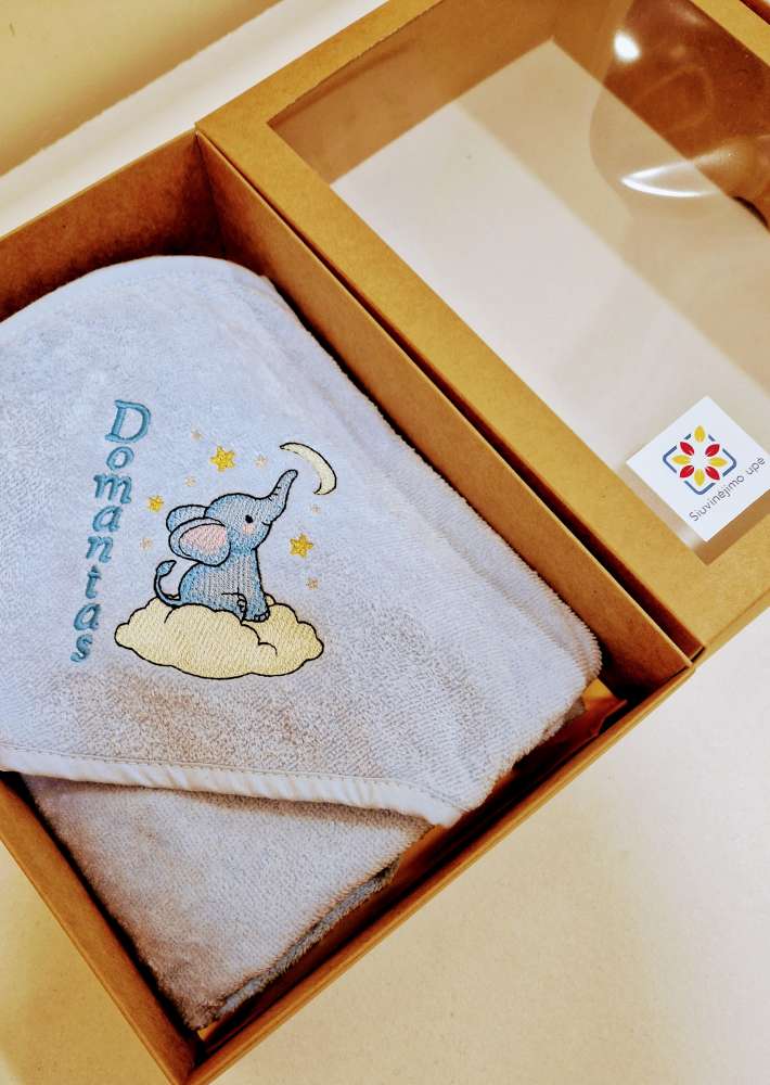 Siuvinėtas rankšluostis kūdikiui, personalizuota dovana, dėžutėje🌲