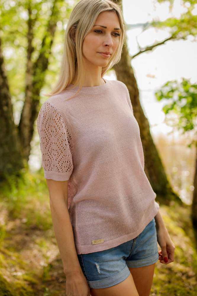 Romantiška lininė palaidinė su kiauraraščio rankovėmis ir apvaliu kaklu