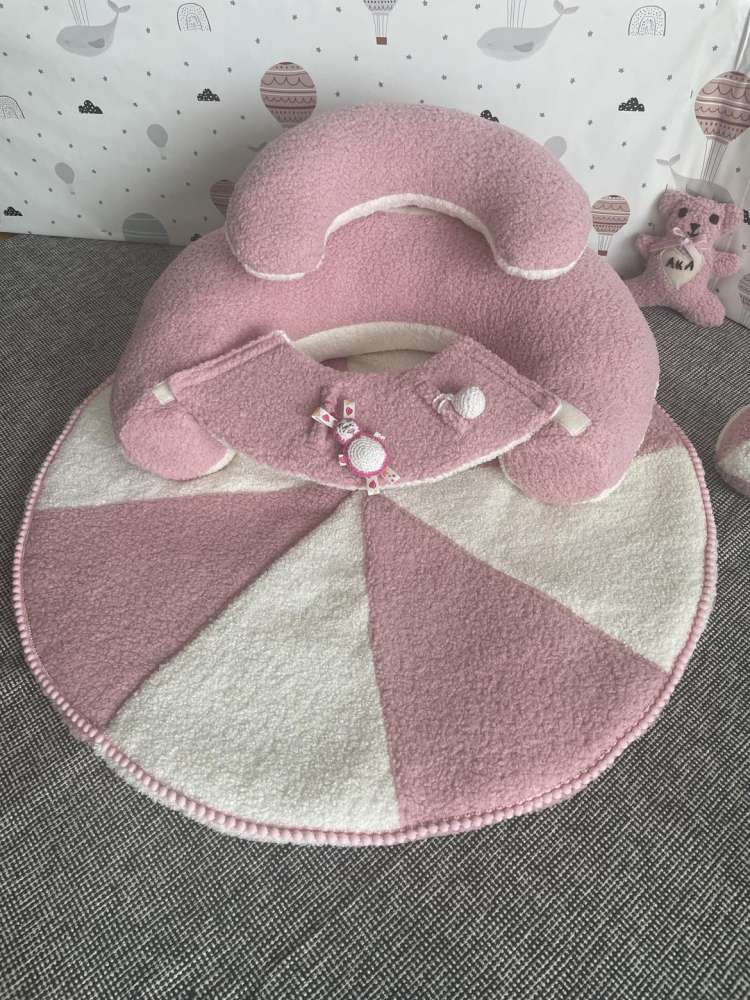 SĖDINUKAS su apvaliu kilimėliu ,,Teddy ledinukas rožinis,,