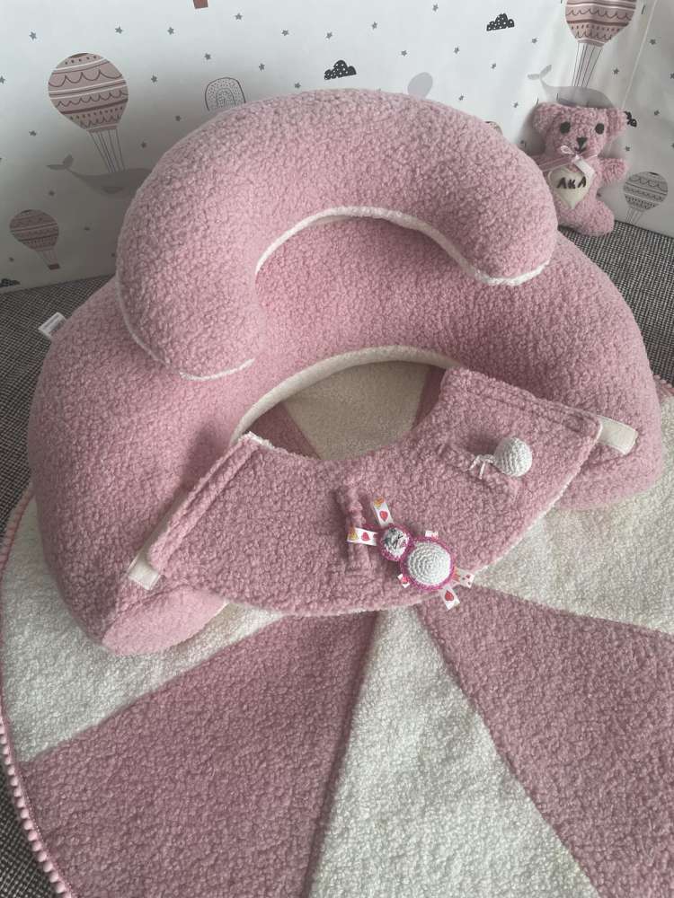 SĖDINUKAS su apvaliu kilimėliu ,,Teddy ledinukas rožinis,,