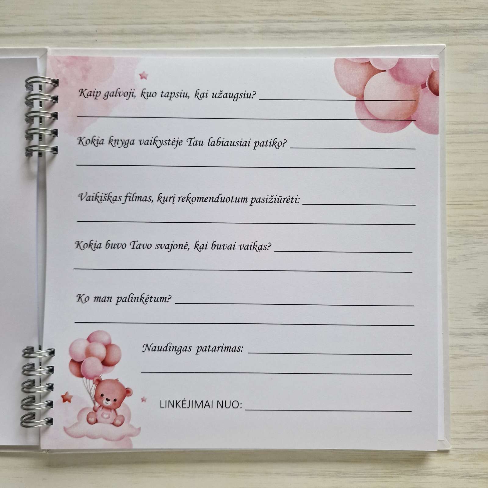 Mergaitės krikštynų palinkėjimų knyga su anketomis