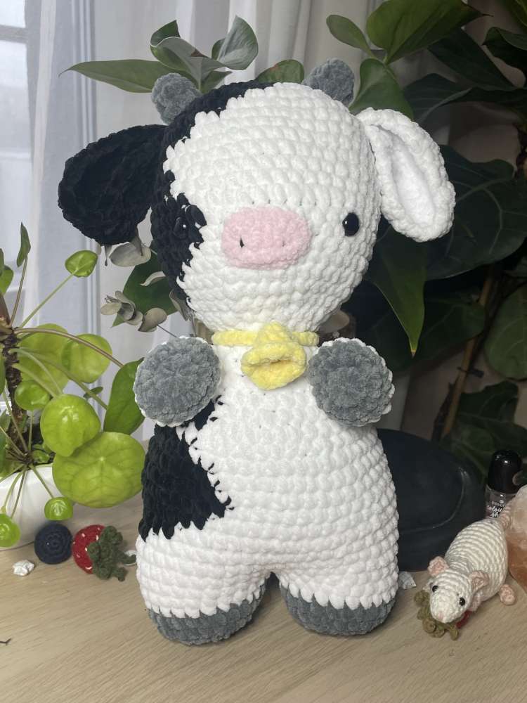 Crochet cow plushie / Nerta karvytė