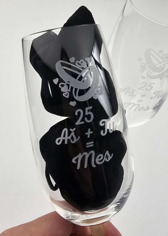 Šampano taurės su vardais ir užrašu „25 metai kartu“ – sidabrinės vestuvių metinės