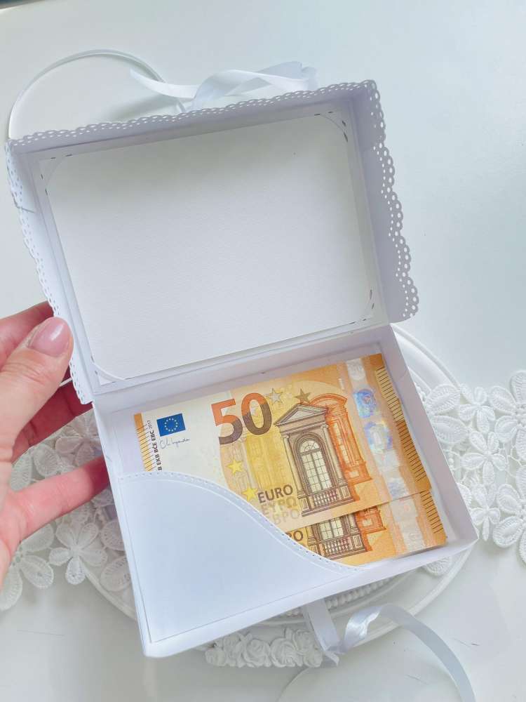 Dėžutė pinigams jaunuosius sveikinti