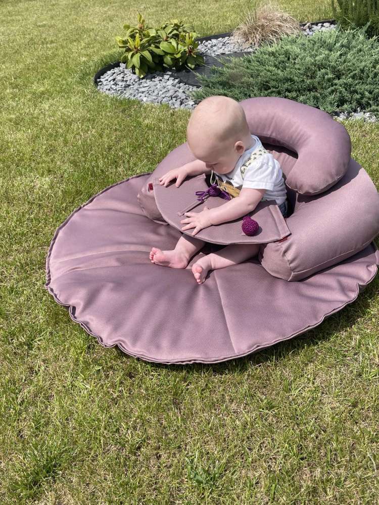SĖDINUKAS Gamtoje su apvaliu kilimėliu ,,Vyšnia,,