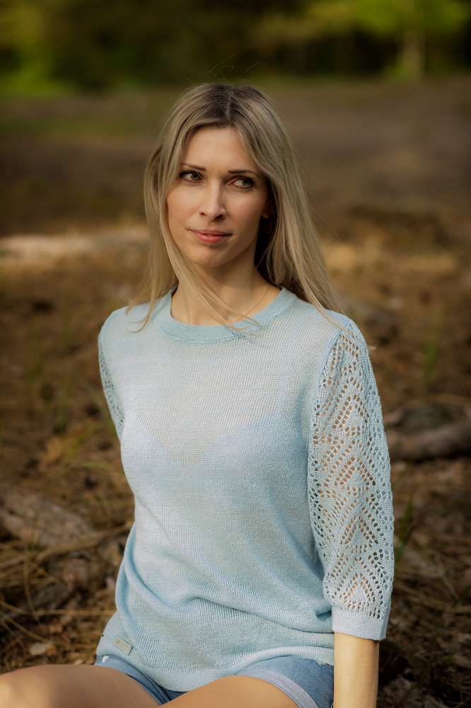 „Vasariškas dvelksmas“ – lininė palaidinė su kiauraraščio rankovėmis