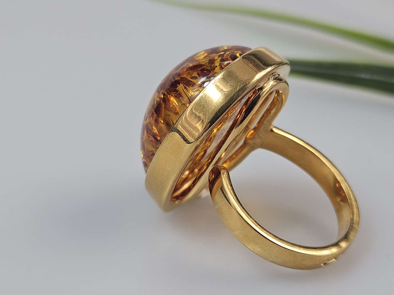 Gintarinis žiedas Amber ring didelis žiedas su gintaru ir auksu