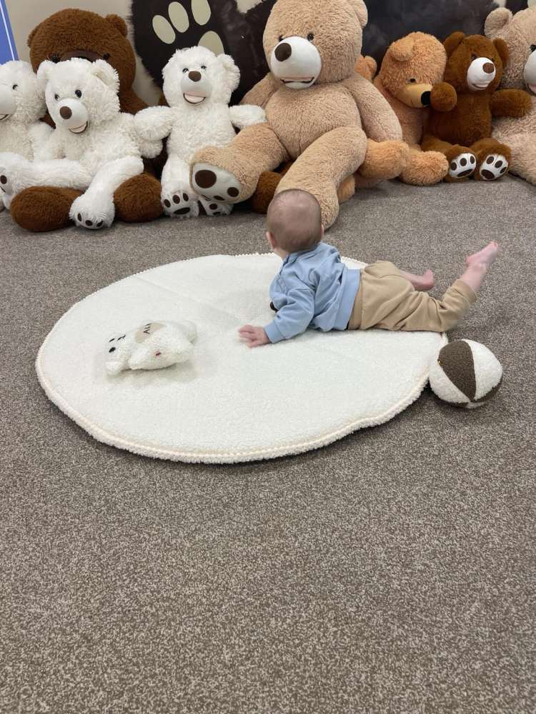 SĖDINUKAS su apvaliu kilimėliu ,,Teddy vanilinė meškutė,,