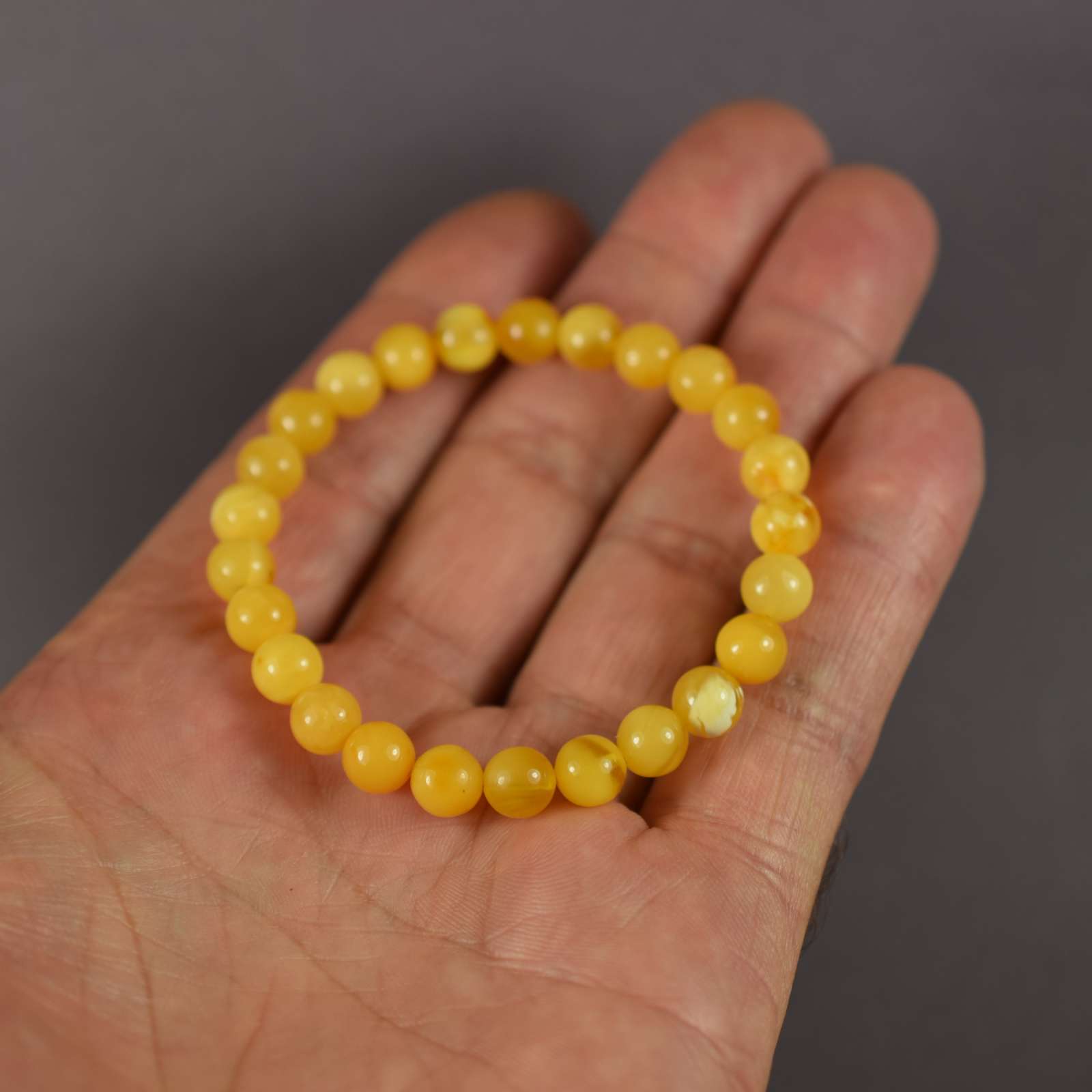 Gintarinė apyrankė iš geltono gintaro MB0102