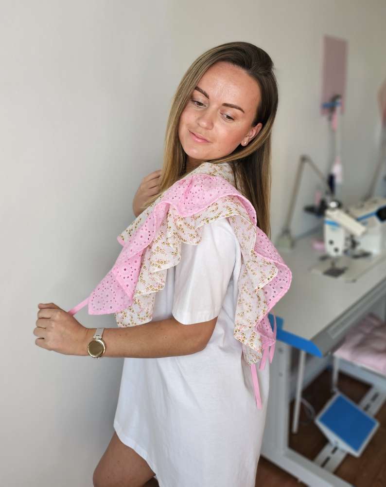 Stilinga išskirtinė ir vienetinė apykaklė