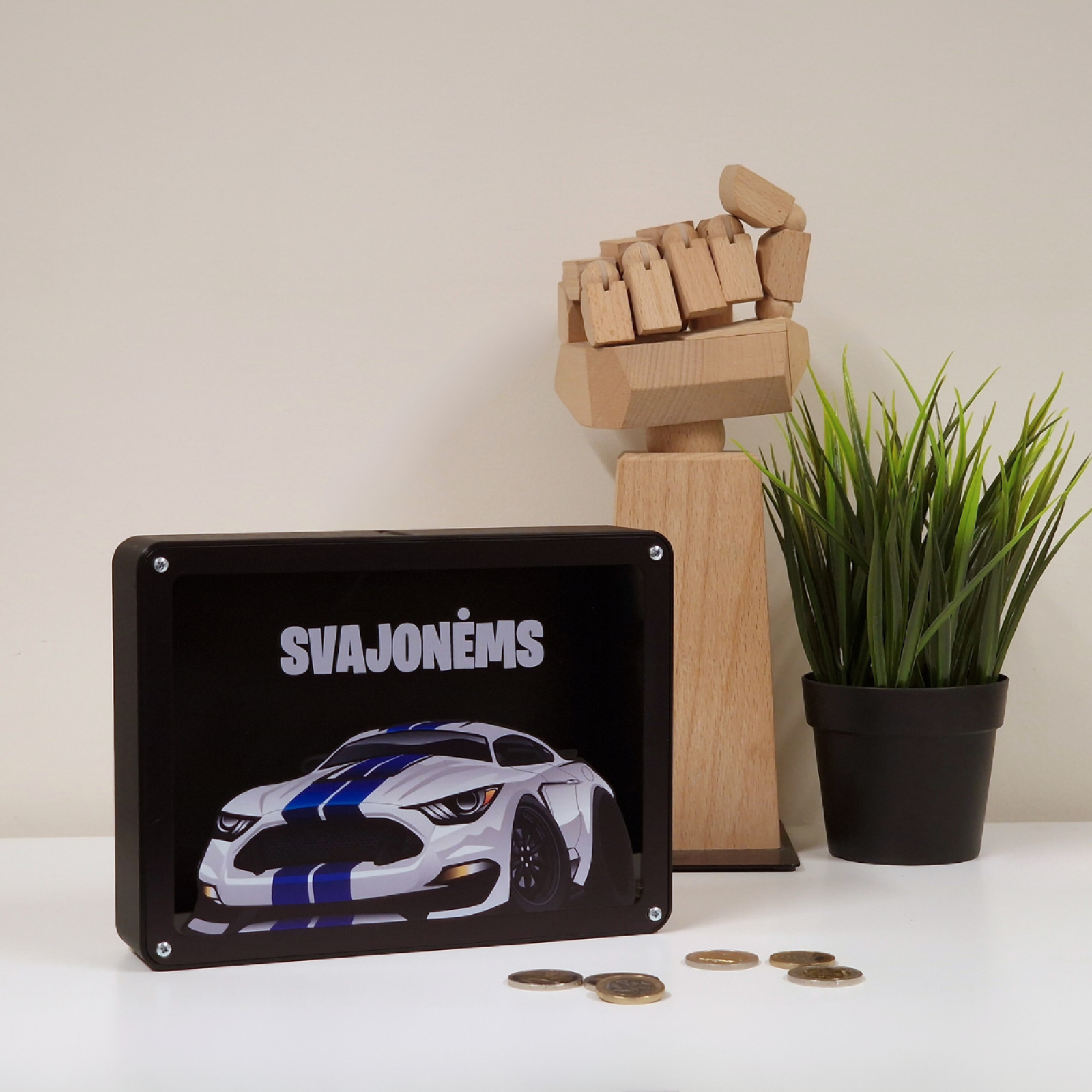 Vardinė taupyklė vaikams su sportiniu automobiliu – Juoda