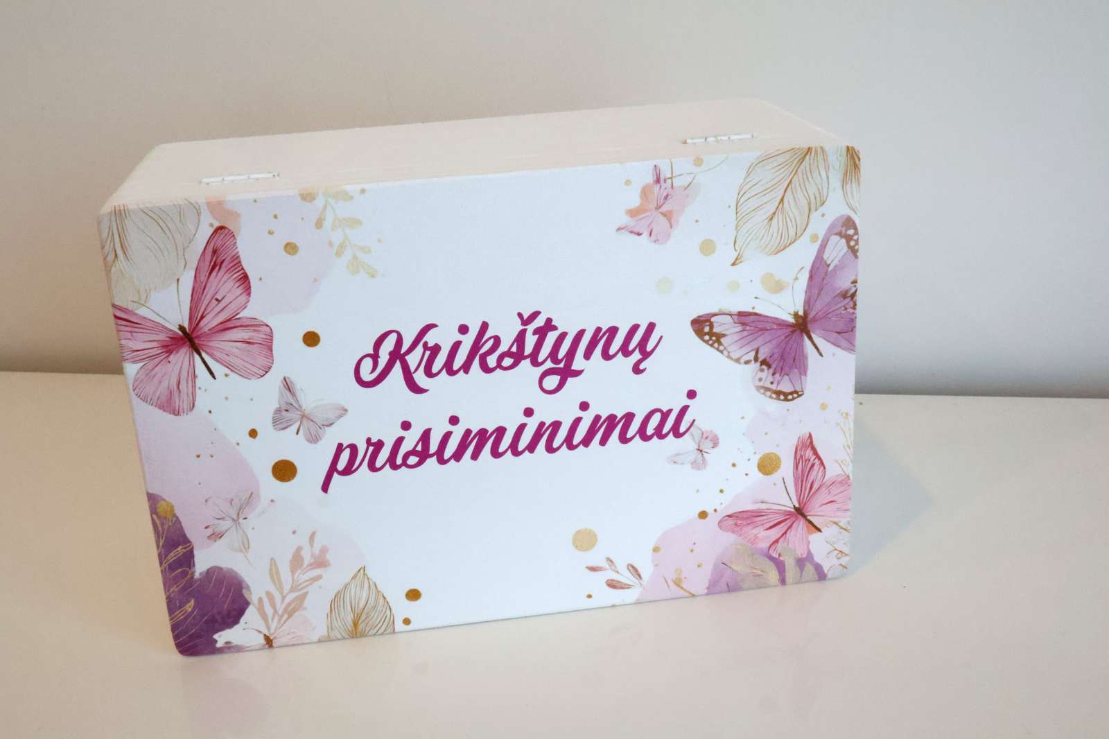 Krikšto dėžė su rausvais drugeliais