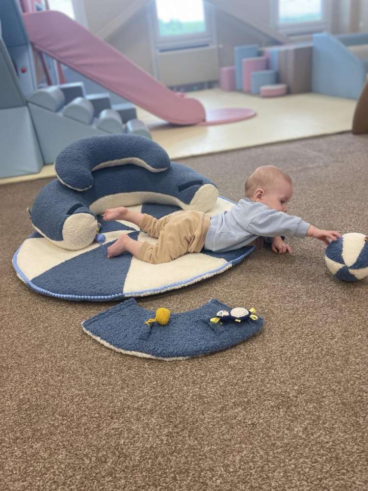 SĖDINUKAS su apvaliu kilimėliu ,,Teddy vandenynas,,