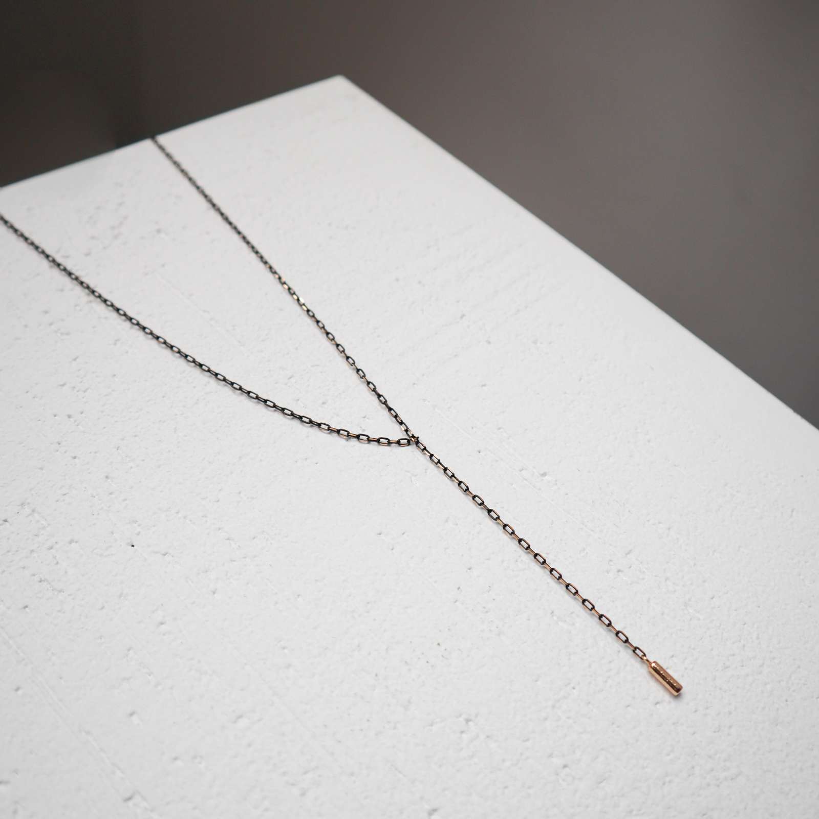Juoda minimalistinė grandinėlė