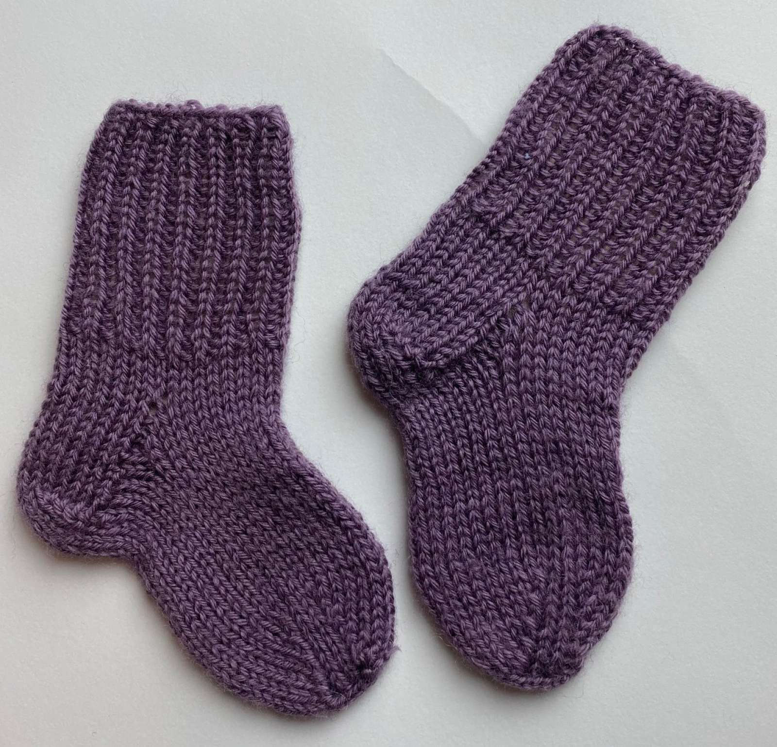 Pirmosios kūdikio kojinaitės (9 cm)