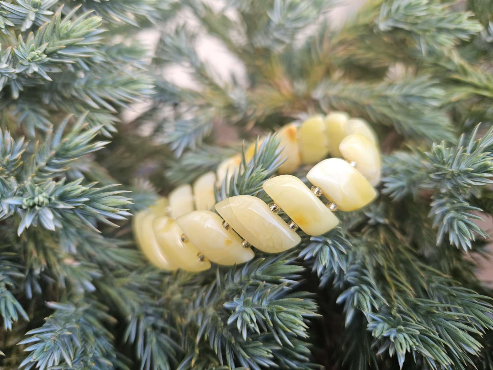Apyrankė su baltu gintaru kasdienai White amber bracelet
