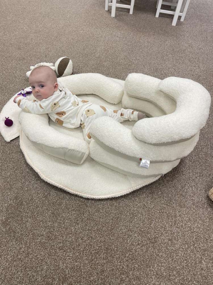 SĖDINUKAS Transformeris su apvaliu kilimėliu ,,Teddy vanilinis,,