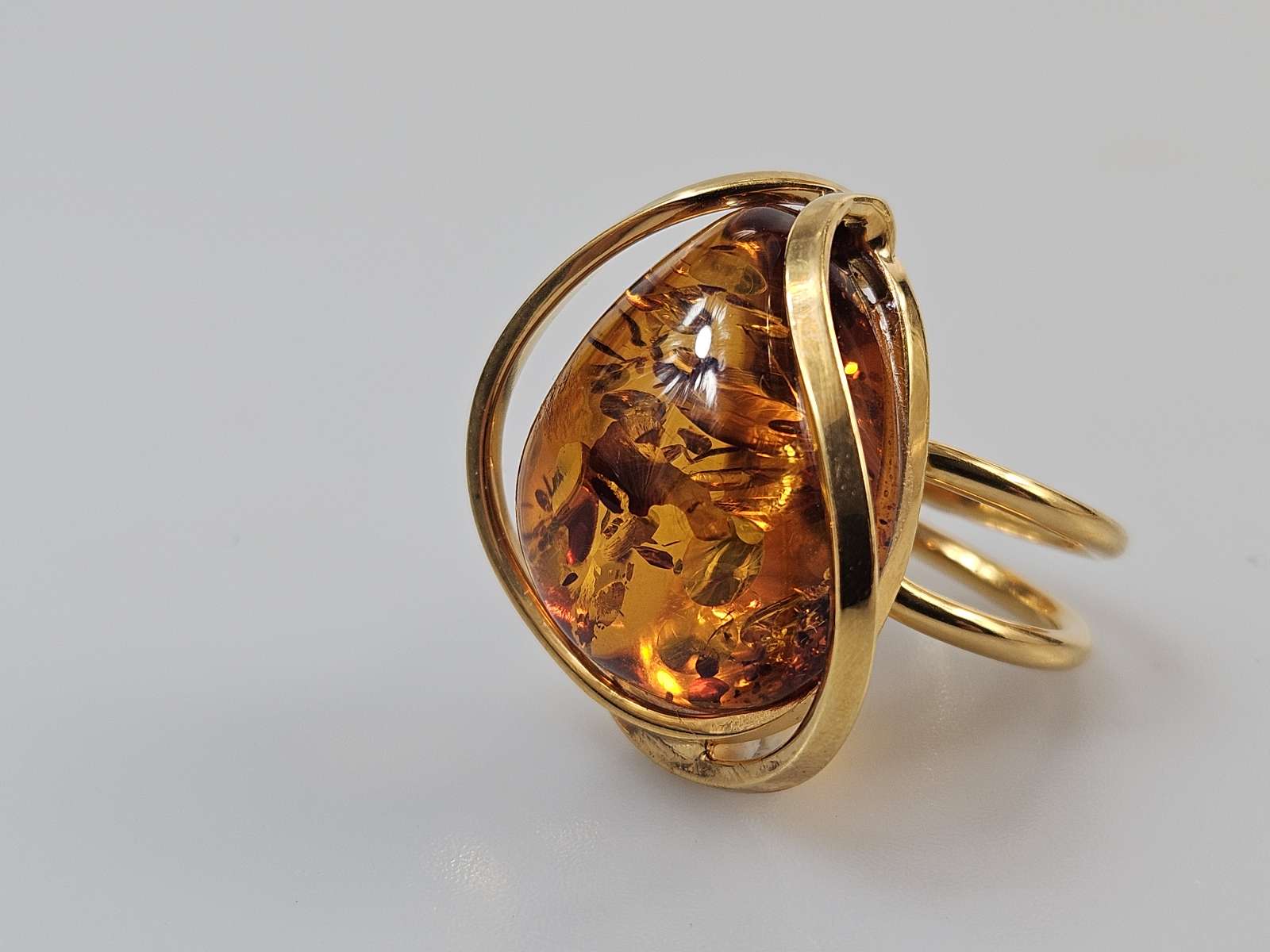 Gintarinis žiedas Amber ring didelis žiedas su gintaru ir auksu