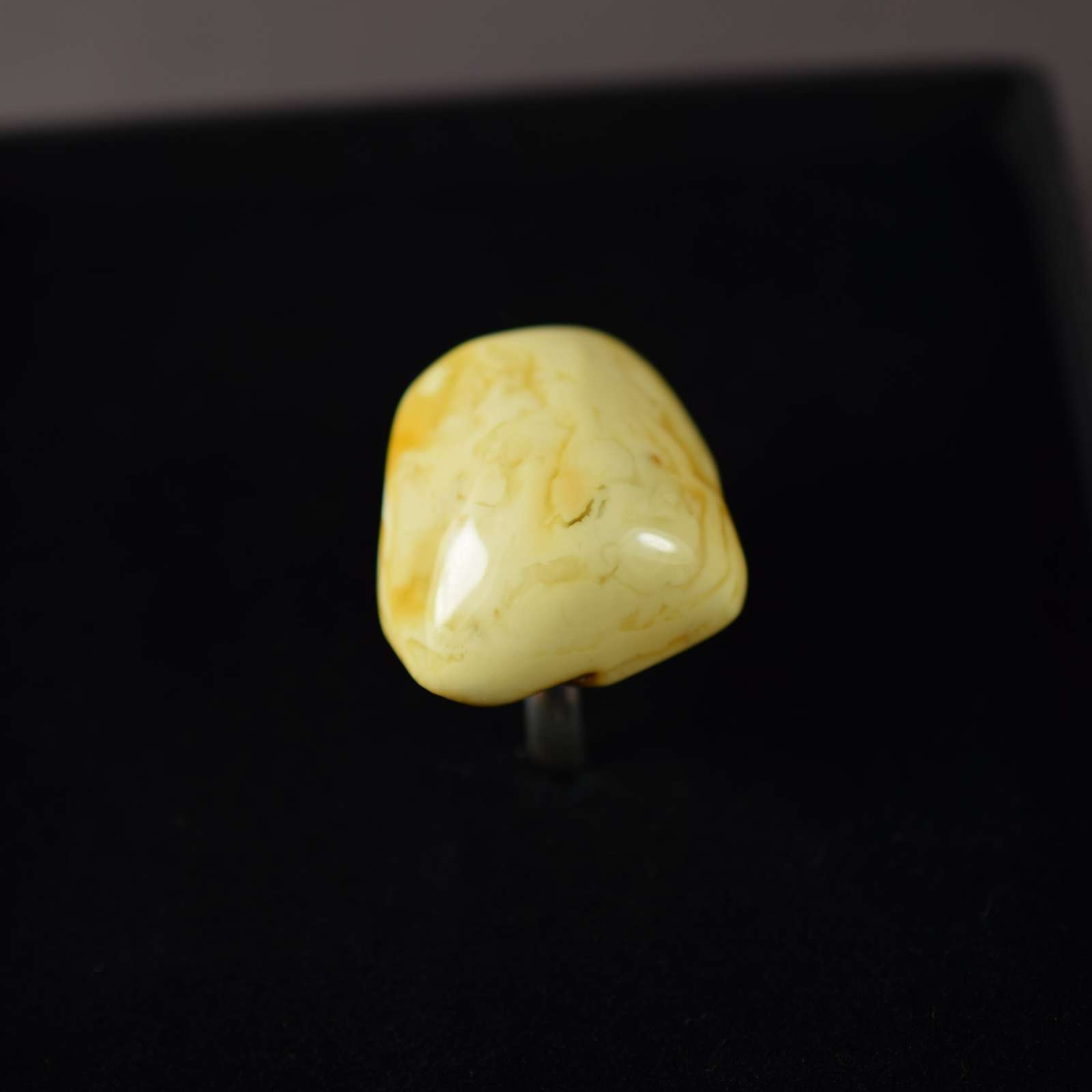 Gintarinis žiedas iš balo gintaro GZ0002