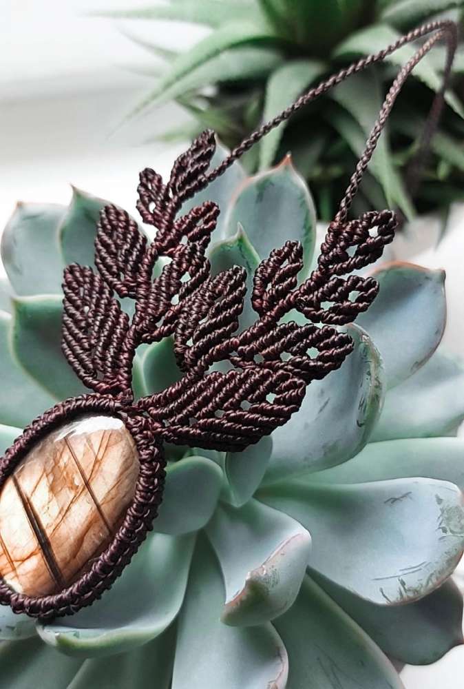 Macrame kaklo papuošalas su Labradoritu