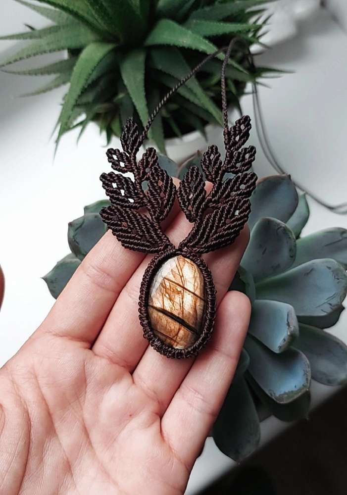 Macrame kaklo papuošalas su Labradoritu