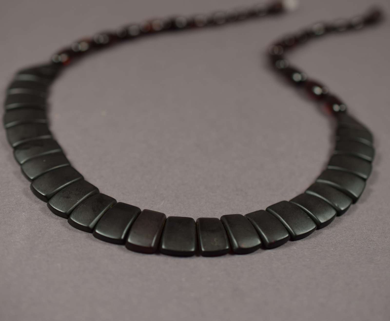 Gintarinė juoda koljė <Šerkšnas>  AN0051