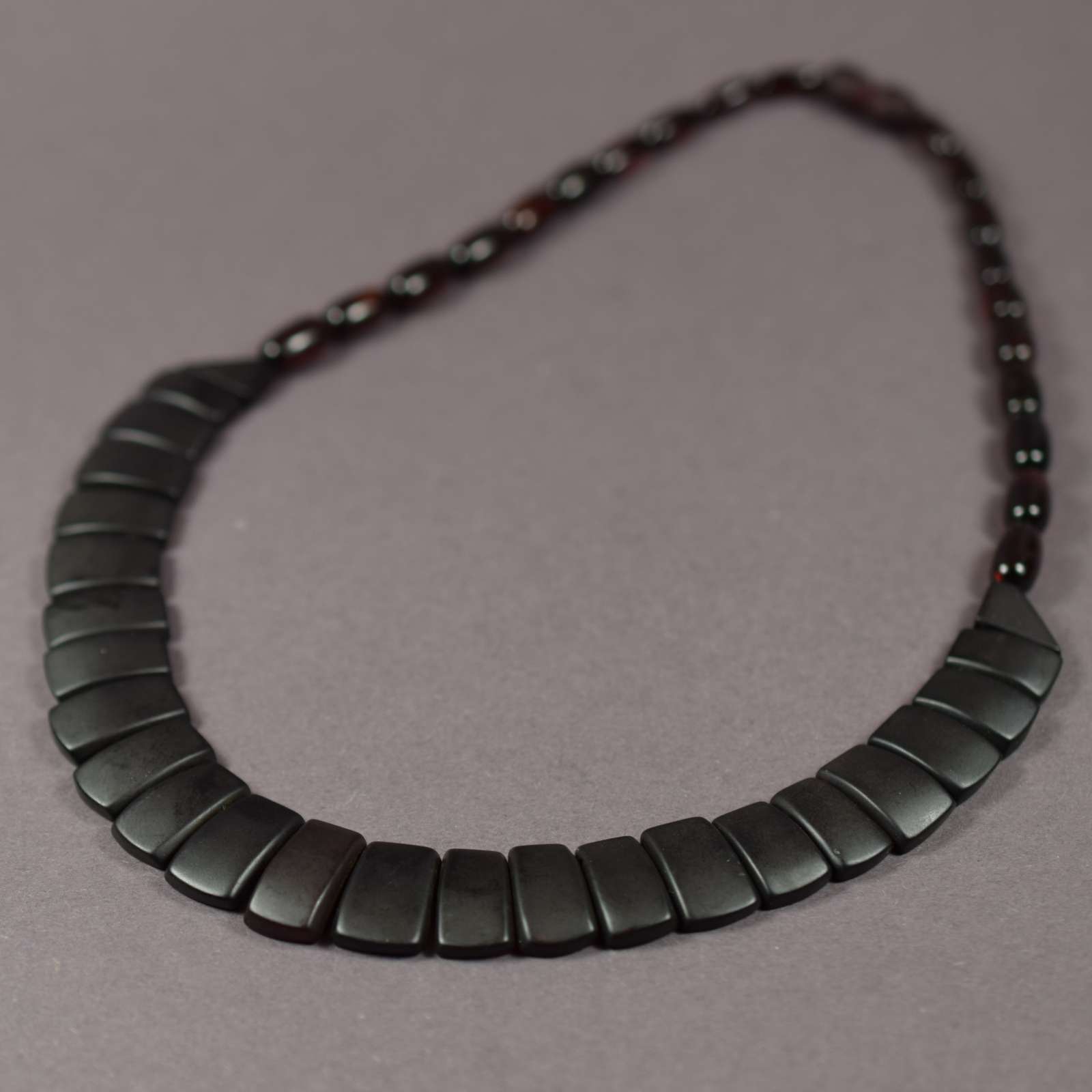 Gintarinė juoda koljė <Šerkšnas>  AN0051