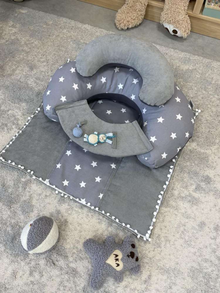 SĖDINUKAS su pailgu kilimėliu 75x65 cm ,,Pilkos žvaigždutės,,