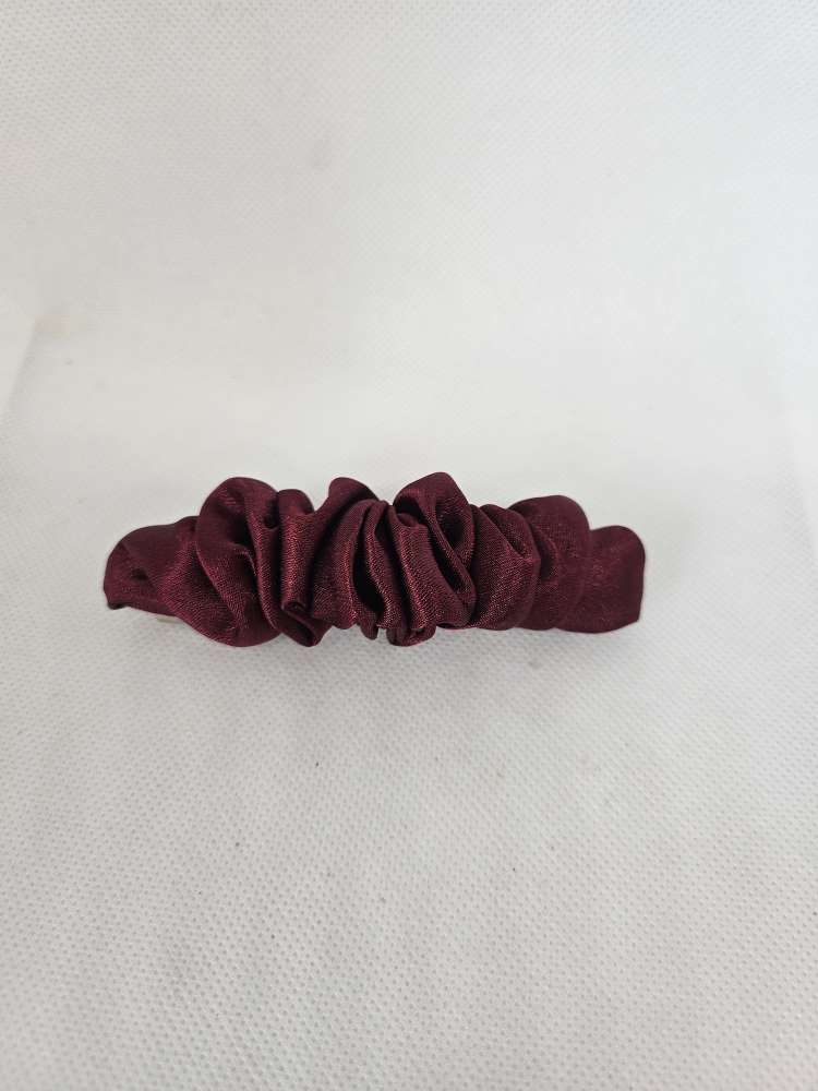 Bordo satino plaukų segtukas – Klasikinė elegancija