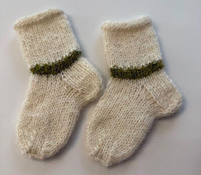 Pirmosios kūdikio kojinaitės (10 cm)