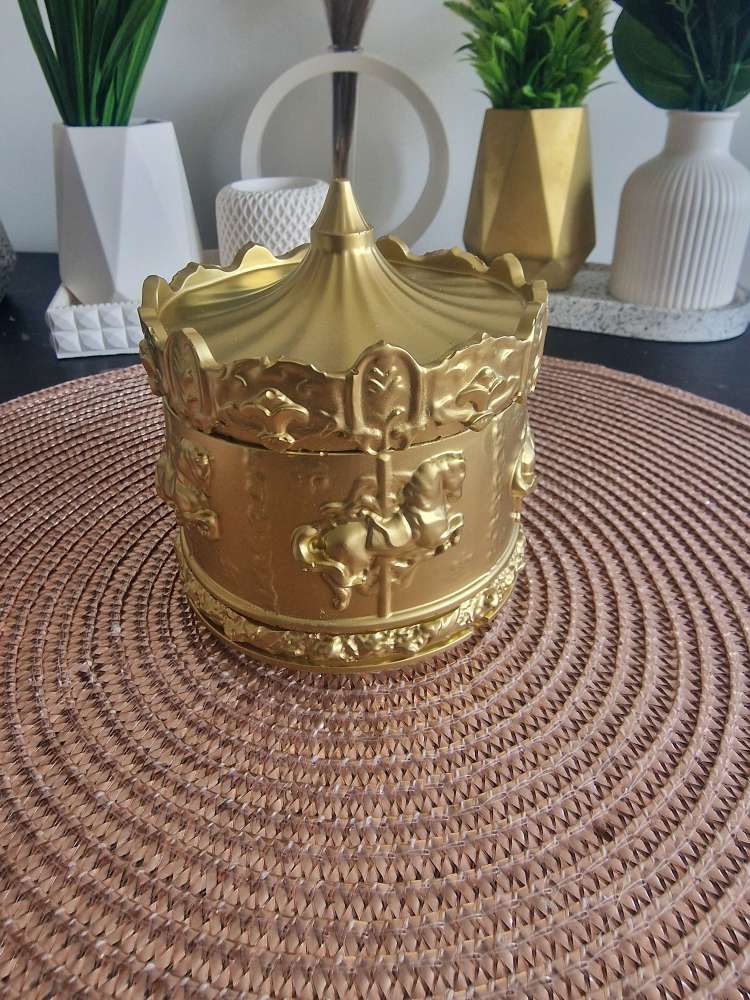 Elegantiška papuošalų dežutė