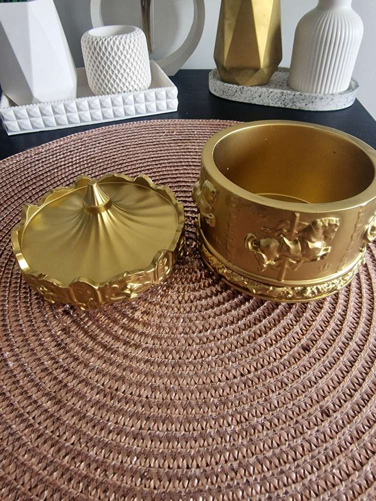 Elegantiška papuošalų dežutė