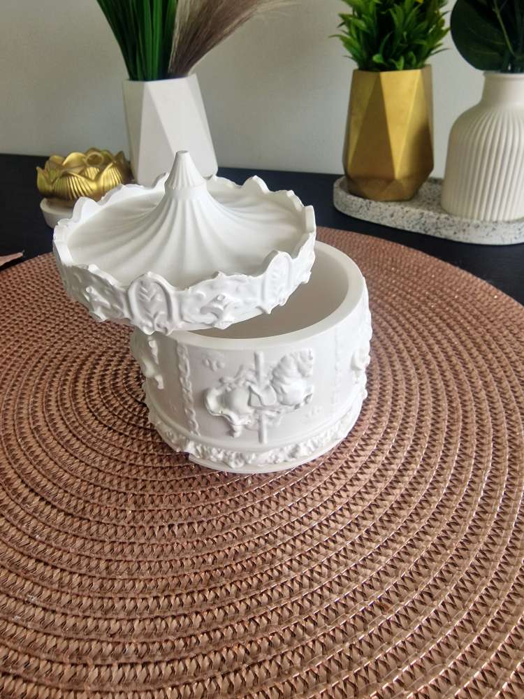 Elegantiška papuošalų dežutė