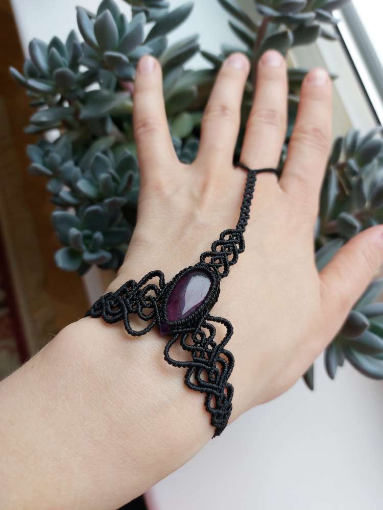 Macrame apyrankė su Ametistu Macrame apyrankė su Ametistu